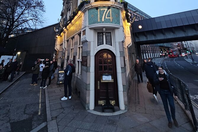 3-Hour Historic Pub Experience in London - Meeting point near Blackfriars Bridge: your walking rhythm