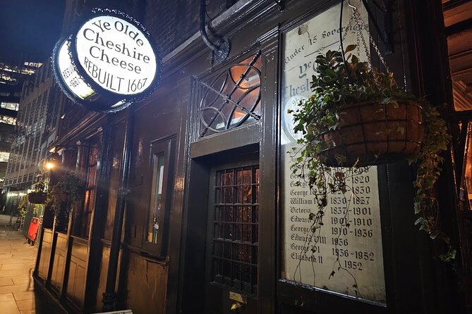 3-Hour Historic Pub Experience in London - St. Etheldreda’s area: a secret-feeling watering hole with Henry VIII ties