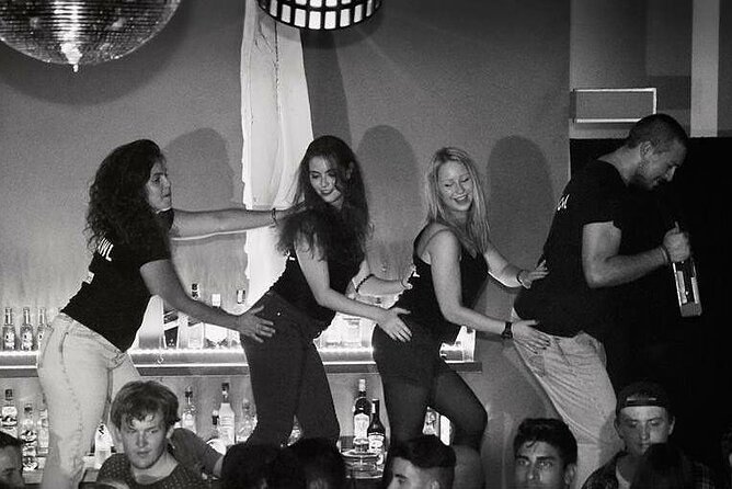 4-hour Guided Porto Pub Crawl with 6 drinks and VIP CLUBentry - The Route: Stop 1 at Fonte dos Leões and Then the Night Takes Over