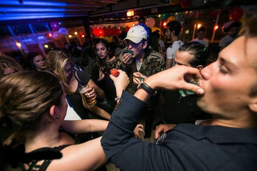 4-Hour Shanghai Pub Crawl (bars & nightclub hopping) - Tony and Mao-style hosting: your night stays social