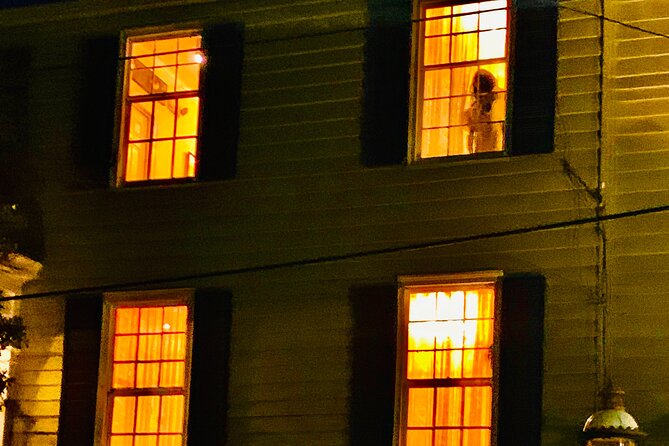 90 Minute Historic Savannah Walking Haunted Bar Pub Crawl - Madison Square: Sergeant William Jasper to Sorrell-Weed tensions