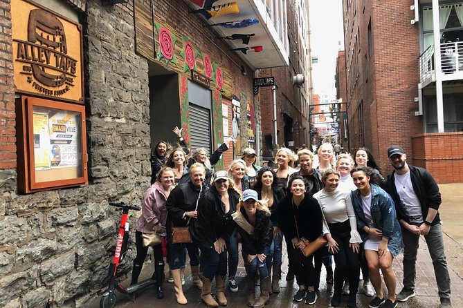 All-Inclusive Pub Crawl with Moonshine, Cocktails, and Craft Beer - The guide makes or breaks the vibe