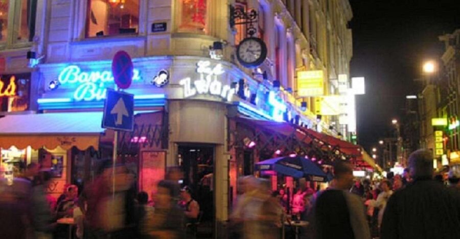 Amsterdam: Red Light District and Local Pub Tour - From Old Town and Chinatown Into the Red Light District