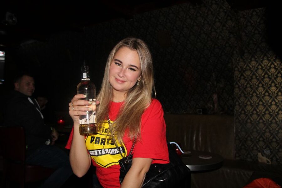 Amsterdam: Red-Light District Pub Crawl and Booze Boat Tour - Why the guides matter on nights like this