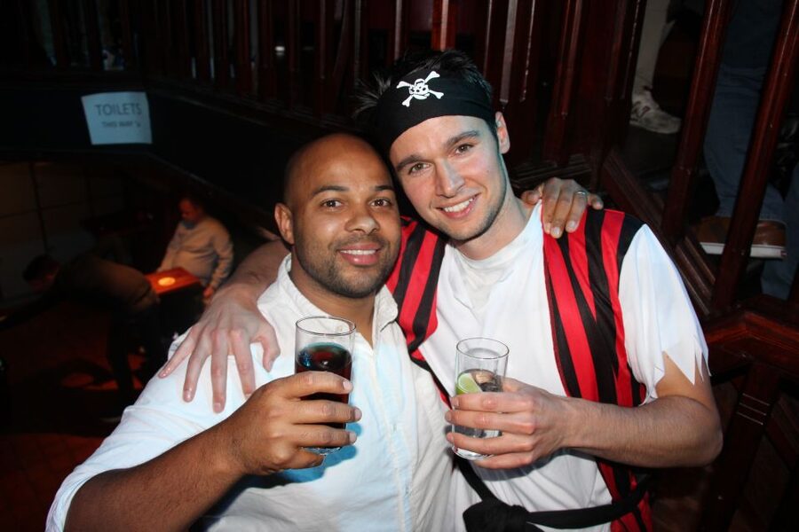 Amsterdam: Red-Light District Pub Crawl and Booze Boat Tour - The boat cruise on Starboard boats: what’s included
