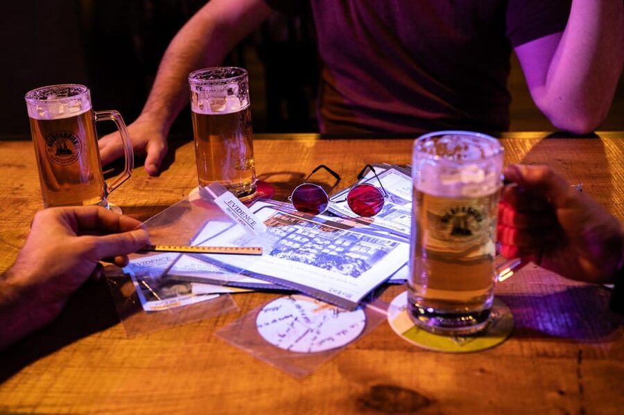 Amsterdam: Self-guided Red Light District Pub Crawl Mystery - Stop 1: your first Red Light District stretch (20 minutes)