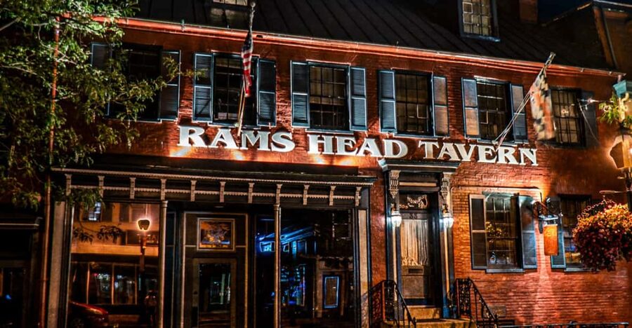 Annapolis Ghosts: Spirits & Spirits Haunted Pub Crawl - Annapolis Ghosts on Foot: how a 2-hour crawl really feels