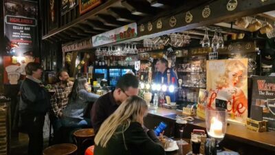Antwerp: Pub Crawl in the Historical City - Meeting up and the 3 PM rhythm that works