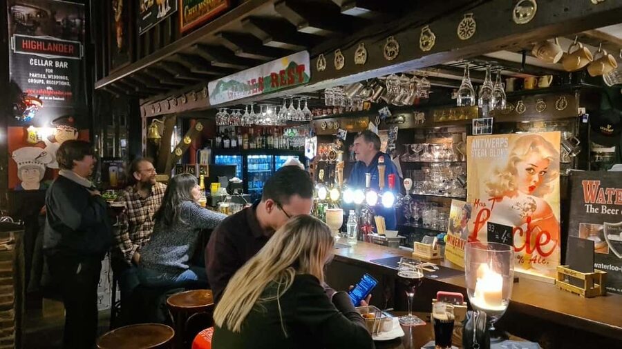 Antwerp: Pub Crawl in the Historical City - Meeting up and the 3 PM rhythm that works