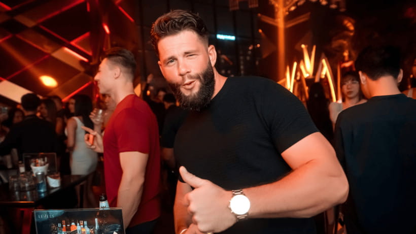Bangkok: Pub Crawl - Dress code and practical rules you should know before you pack