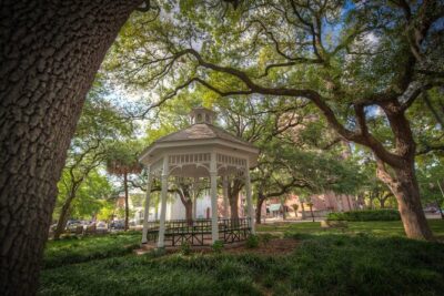 Battles & Brews Pub Crawl in Savannah - Start at Public Kitchen & Bar, then end at Ellis Square