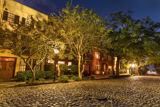 Bay Street Bastards Pub Crawl Shared Tour in Charleston - The vibe: true crime, but make it a walking night out
