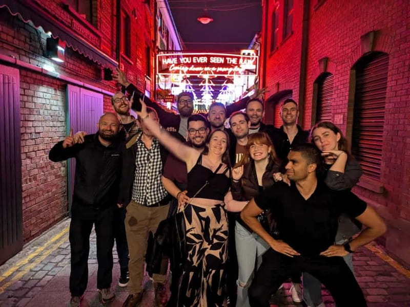 Belfast: Pub Crawl and Bar Walking Tour with Two Drinks - Friday vs. Saturday: clubbing energy and Irish dancers