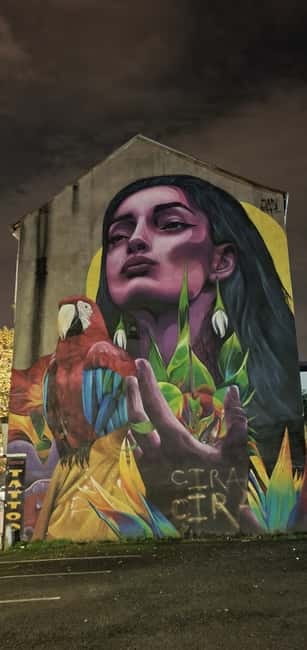Belfast : Pub Music , Street Art Experience Walking Tour - Practical timing: how the 2.5 hours plays out