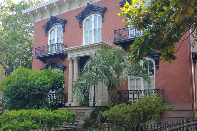 Bloody Murder Savannah Pub Crawl - How the 2-hour route works: 4+ bar stops and a walk-first pace