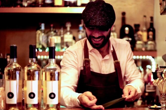 Bologna Pub Crawl to meet people - Bologna after dark: why this crawl helps you connect
