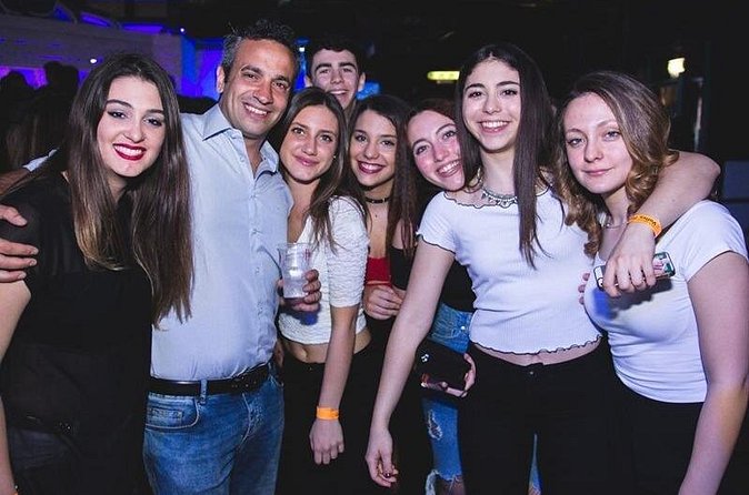 Bologna Pub Crawl to meet people - Drinks, shots, and gratuities: how to budget without killing the vibe