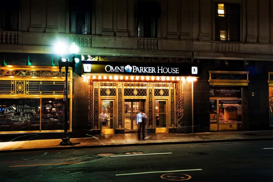 Boston: Boos and Brews Haunted Pub Crawl - 21st Amendment: hanging out with the ghost of John F. Kennedy