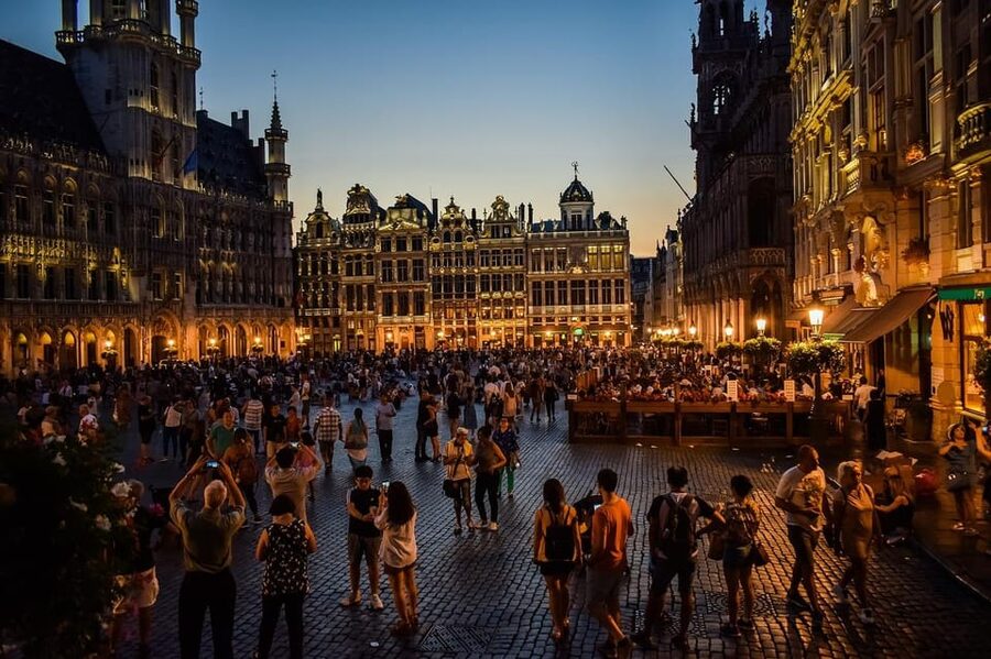 Brussels: BXL Pub Crawl Guided Tour - The route: four guided 50-minute bar stops