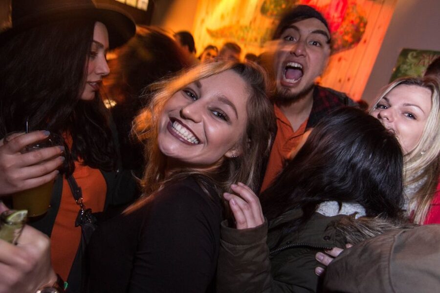 Brussels: Pub Crawl and Nightlife Party Experience - Venue Flow in Plain English: Four Stops, Quiet to Club