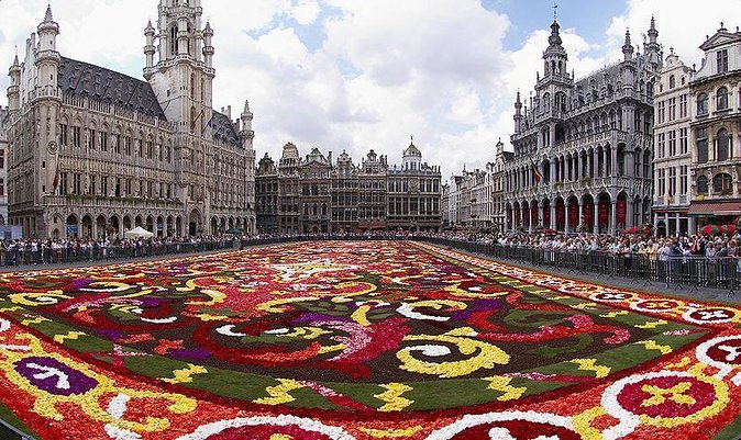 Brussels Pub Crawl - Nightlife & Party Experience - Key things you’ll notice on this Brussels pub crawl