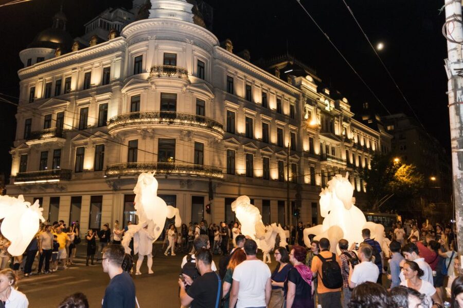 Bucharest: Weekend Pub Crawl - Bucharest Nightlife, With a Built-In Social Scene