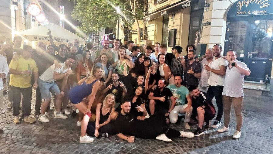Bucharest: Weekend Pub Crawl - Where the Crawl Starts: Lipscani or Splaiul Independenței