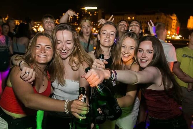 Budapest: Pub Crawl & Ruin Bar Tour – Free Shots & VIP Entry - Meeting up fast: two starting points and a group that actually stays together