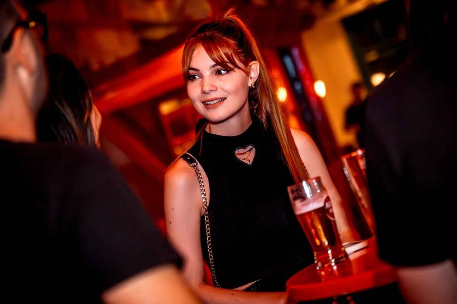 Budapest: Ruin Bar Pub Crawl with Entry Tickets - Meeting at Becketts: The Start That Keeps You From Getting Lost