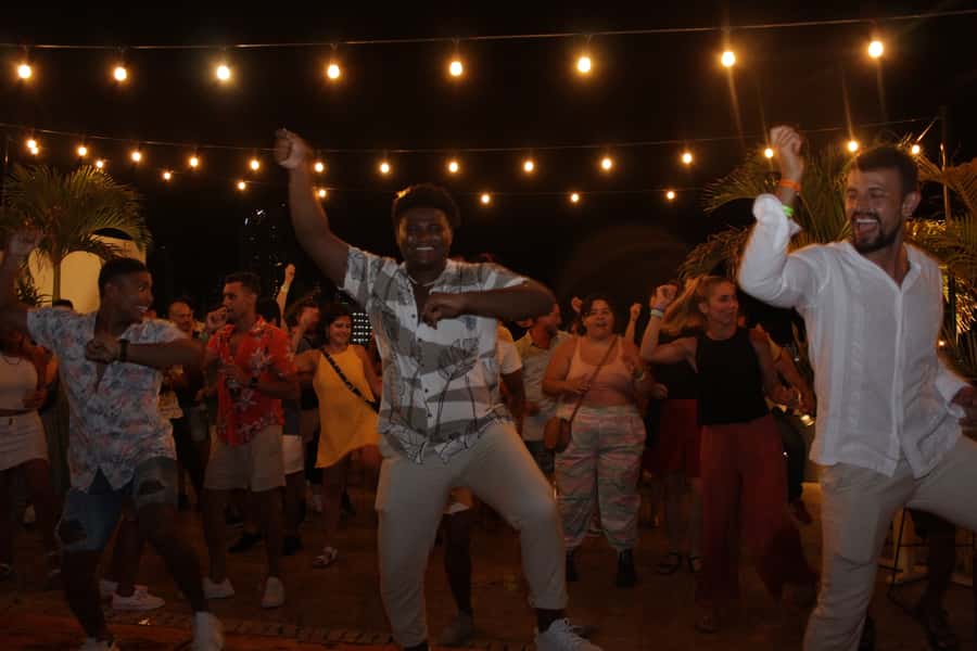 Cartagena: Pub Crawl with Dancing Lessons and Free Shots - Key things to know before you go
