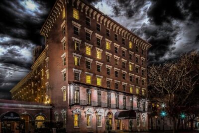Charleston’s Spirits & Spirits Haunted Pub Crawl - Start Line at 122 E Bay St: How the Route Is Set Up