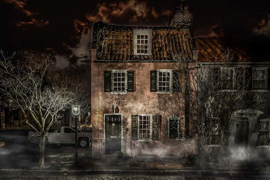 Charleston: Spirits & Spirits Haunted Pub Crawl - Bar Vaute: drinking games meet haunted history
