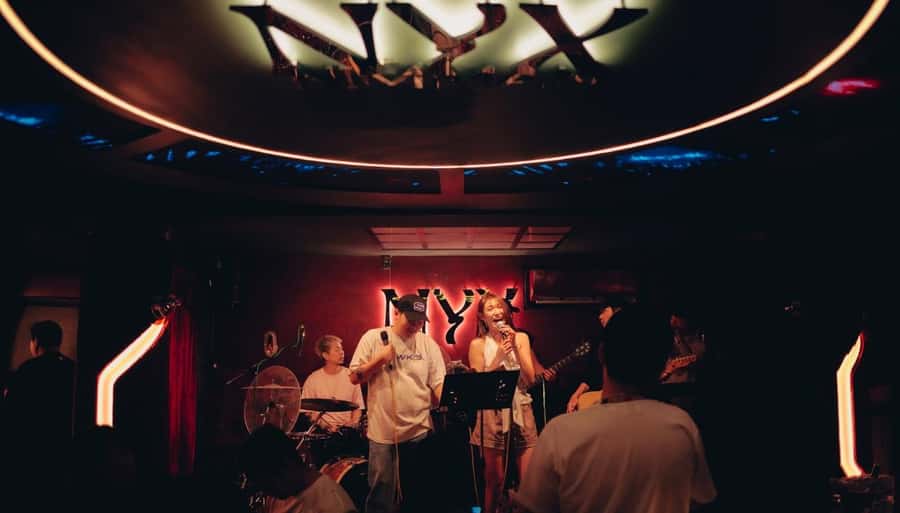 Chiang Mai Pub Crawl: 4 Venues, Beer Buffet & VIP Entry - Who this pub crawl fits best