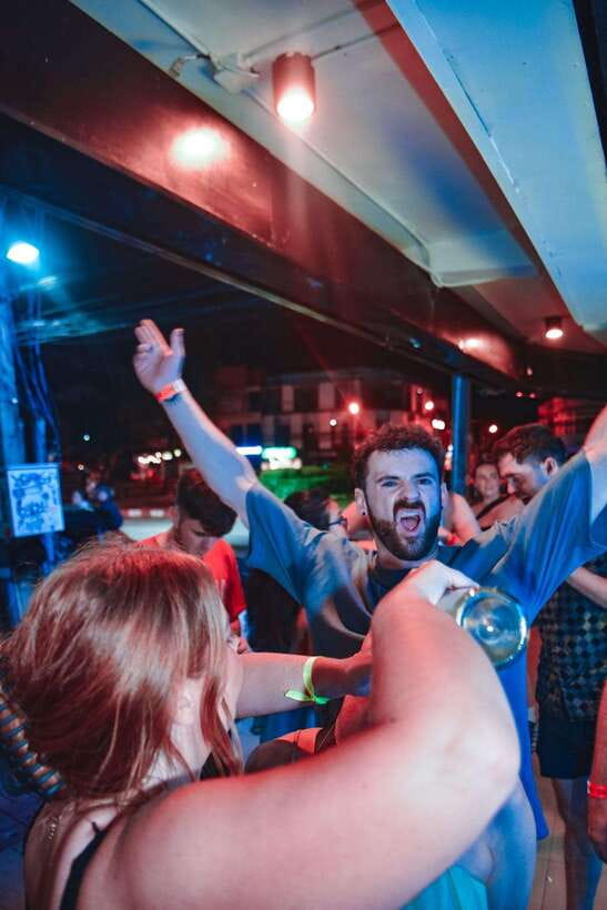 Chiang Mai Pub Crawl: The Best Nightlife in Town! - Practical Tips for a Smooth Night: Cash, Timing, and What to Expect