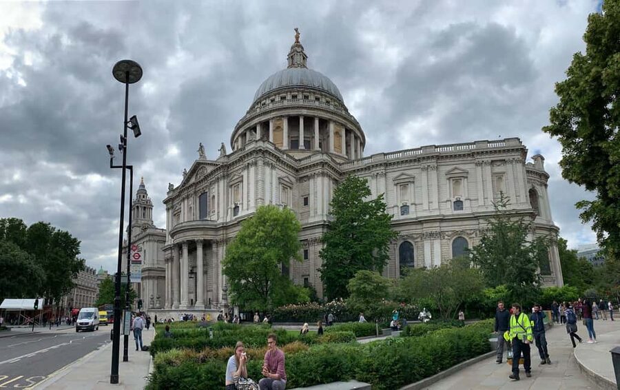 City of London: Historic Pub Walking Tour - Where it starts: St. Paul’s Station and the Great Fire context