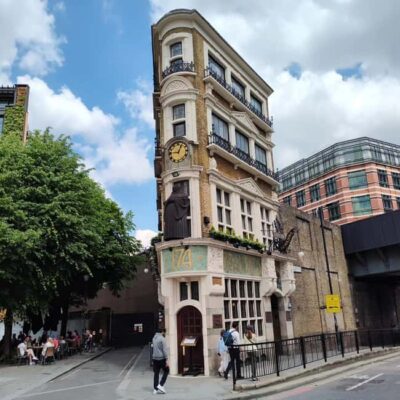 City of London: Historic Pub Walking Tour - Ye Olde Cheshire Cheese: Dickens-era pub vibes you can actually visit