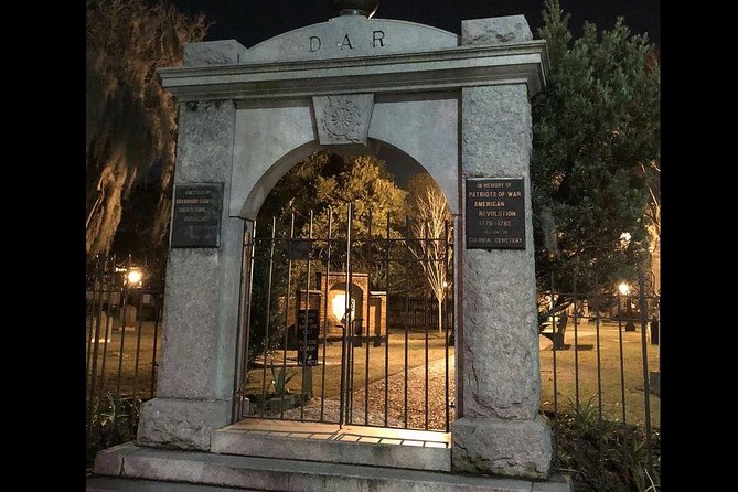Creepy Crawl Night-Time Haunted Pub Walking Tour of Savannah's Historic District - Who this haunted pub crawl is best for