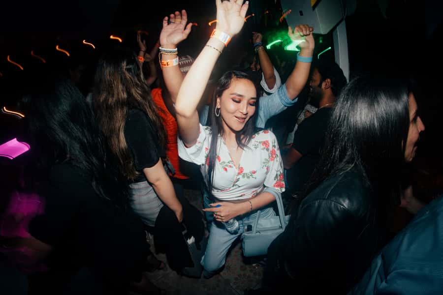 Cusco: Pub Crawl with Skip-the-Line Access and Drinks - The guide and group vibe: why pace and inclusion matter