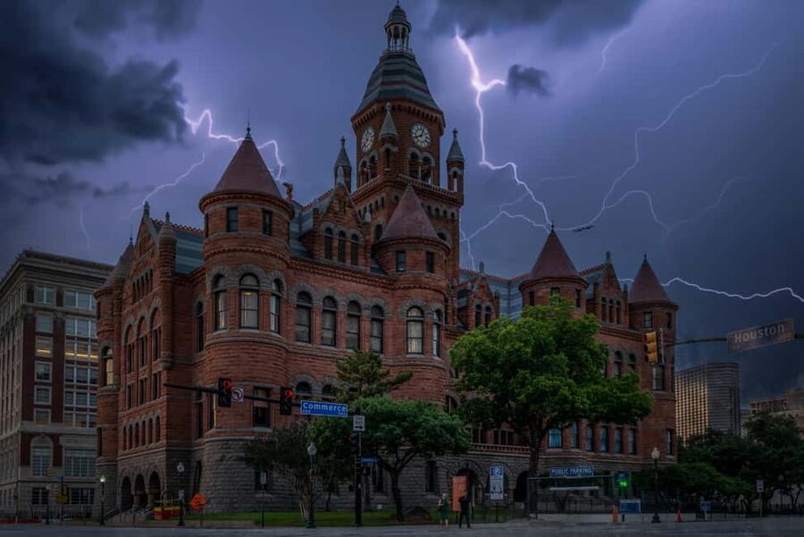 Dallas Spirits & Spirits Haunted Pub Crawl - The Ghost Stories: Murder, a Headless Legend, and Local Names