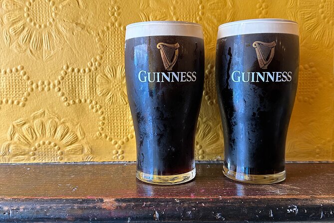 Dublin Pub Tour: Guinness Perfect Pour, Whiskey, Music and More - Temple Bar at The Old Storehouse: Getting Your Bearings First