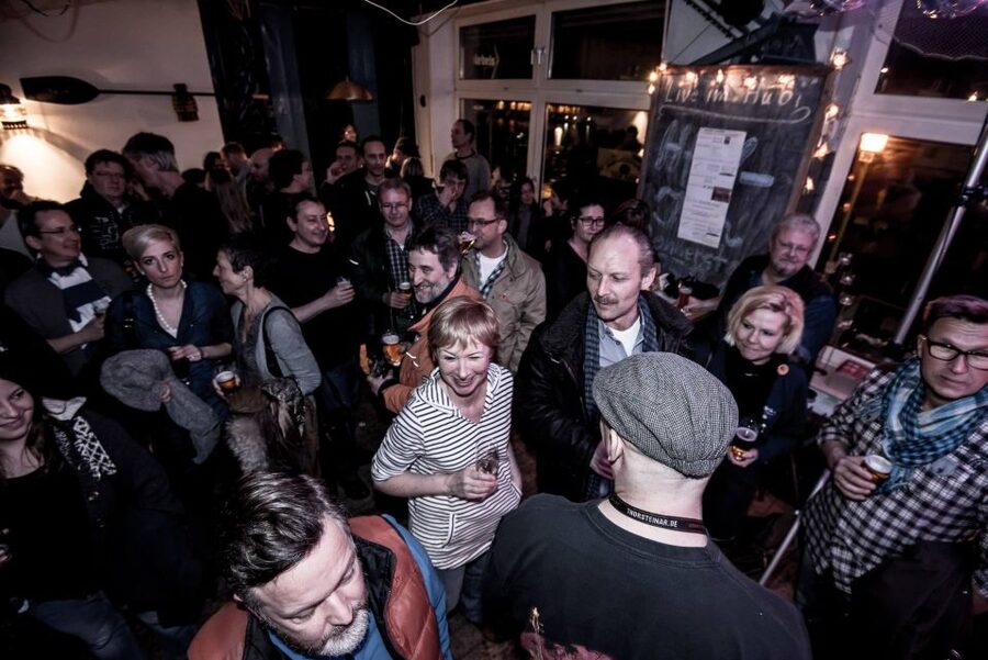 Duisburg-Ruhrot: Historic Harbor Pub Tour - Pace, language, and the smart way to prepare