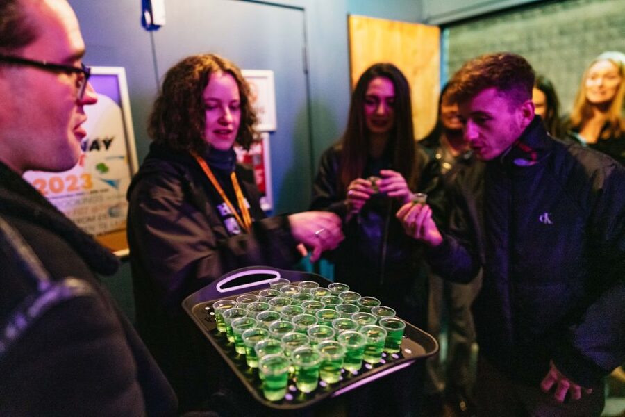 Edinburgh: 7 Bar Pub Crawl with 7 Shots & Discounts - Key things to know before you go