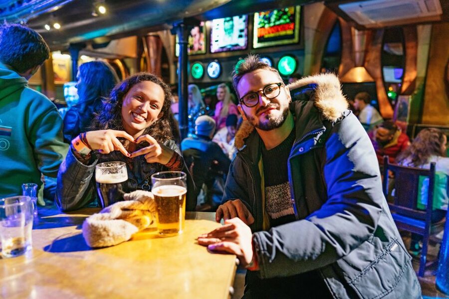 Edinburgh: 7 Bar Pub Crawl with 7 Shots & Discounts - How the 5-hour crawl actually feels in Edinburgh