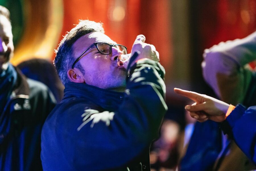 Edinburgh: 7 Bar Pub Crawl with 7 Shots & Discounts - Drink deals and decision-making: how to maximize your night