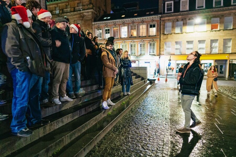 Edinburgh: 7 Bar Pub Crawl with 7 Shots & Discounts - Your starting point: O’Neill’s Edinburgh (and what to look for)