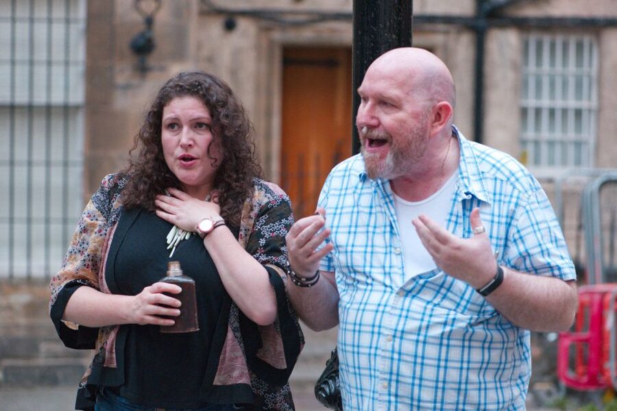 Edinburgh Literary Pub Tour with "Real-Actors" - Real Actors vs. Academic Lecture: Why the Tone Matters