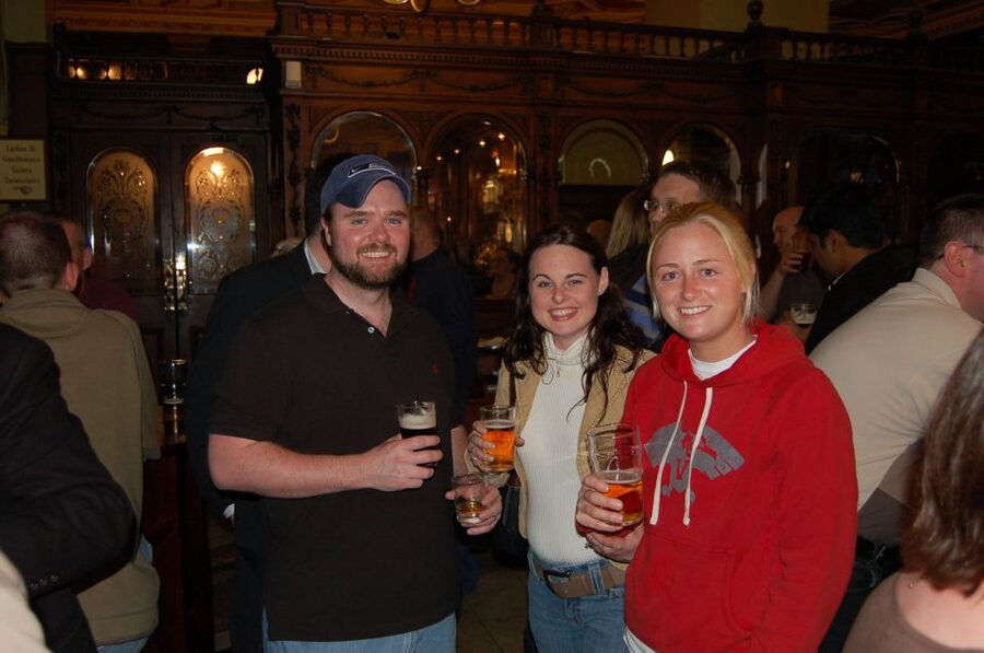 Edinburgh Literary Pub Tour with "Real-Actors" - Practical Edinburgh Tips: Rain Gear, IDs, and Licensing Rules