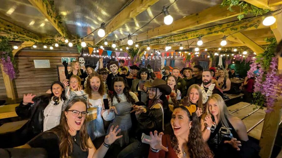 Edinburgh: Pub Crawl 7 Bars with 6 Shots - Key Highlights at a Glance