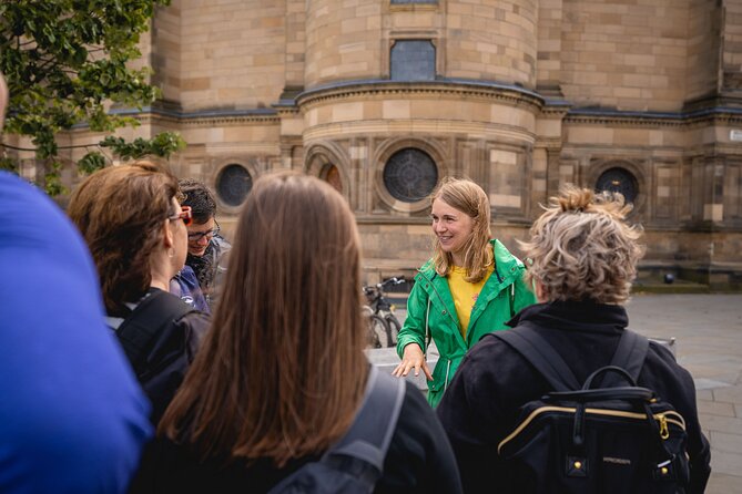 Edinburgh: Pubs & History Walking Tour with Beer Tasting - Meeting at St Giles and getting your bearings fast