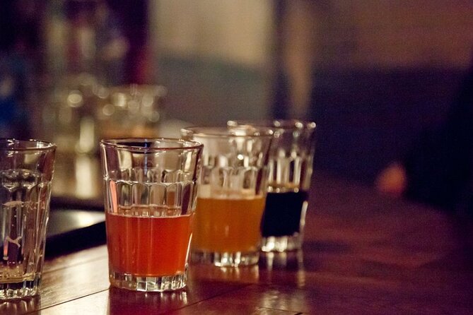 Edinburgh: Pubs & History Walking Tour with Beer Tasting - Historic market area near the castle: your last landmark moment